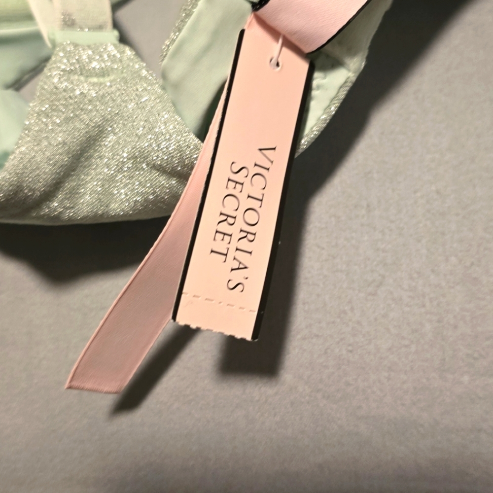 Victoria Secret Bra - Picture 7 of 10